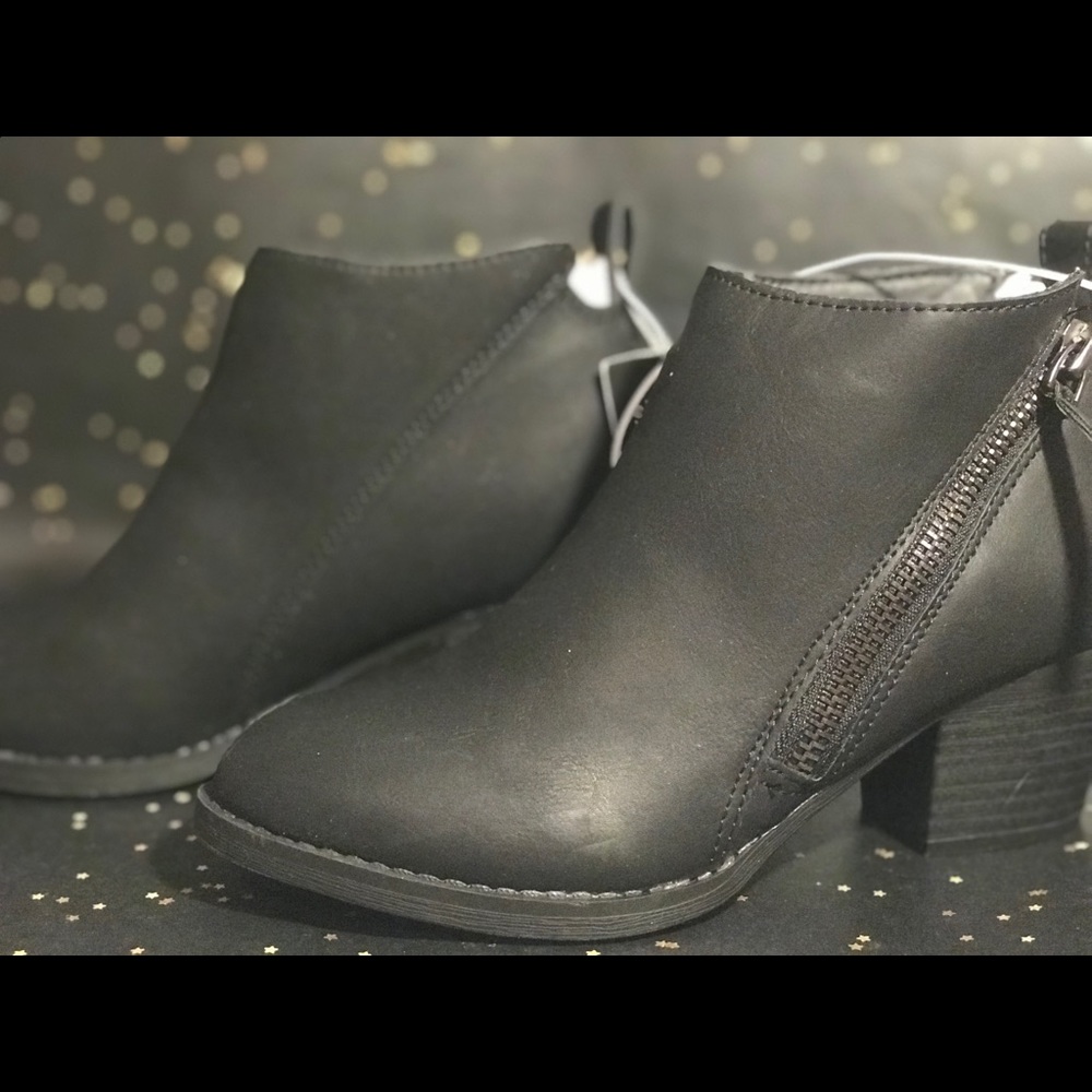 Black ankle high boots